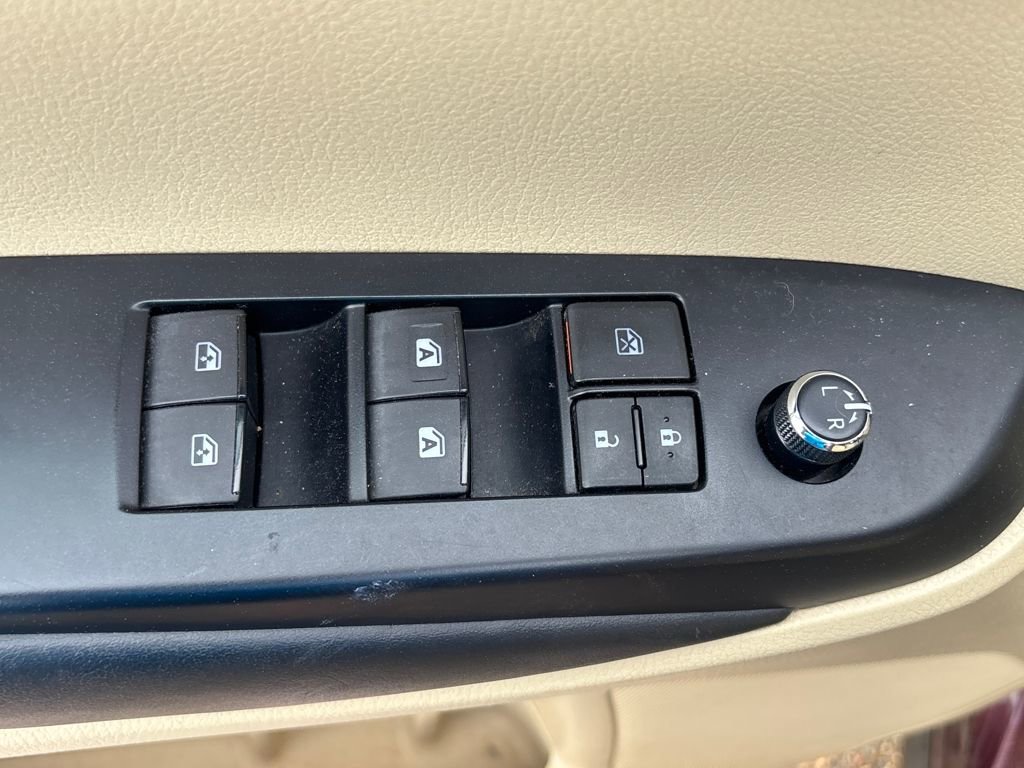 Used 2018 Toyota Highlander XLE image 6