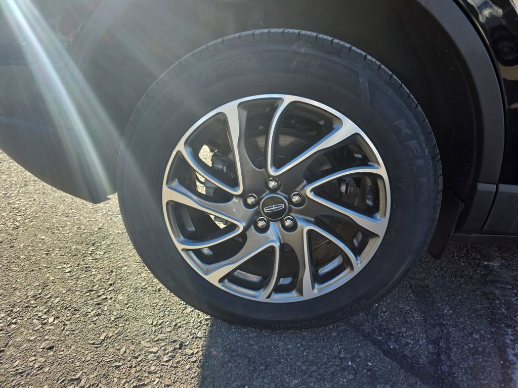 Used 2022 Lincoln Corsair AWD w/ Equipment Group 101A image 13