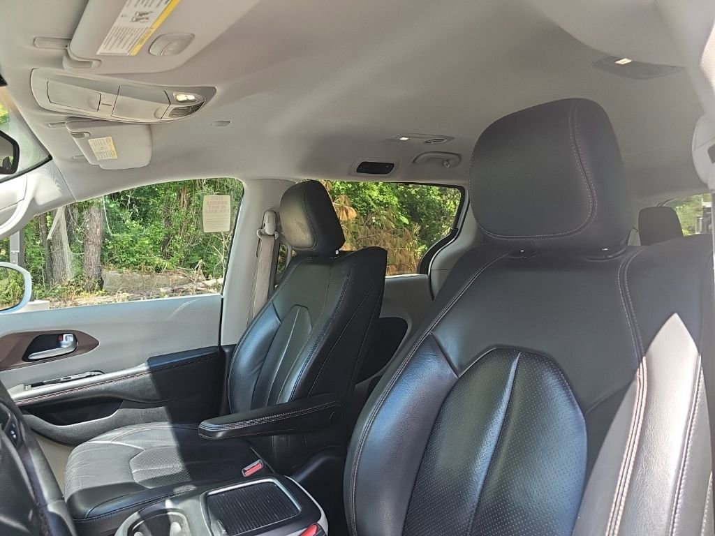 Used 2017 Chrysler Pacifica Touring-L Plus w/ Advanced Safetytec Group FWD image 10