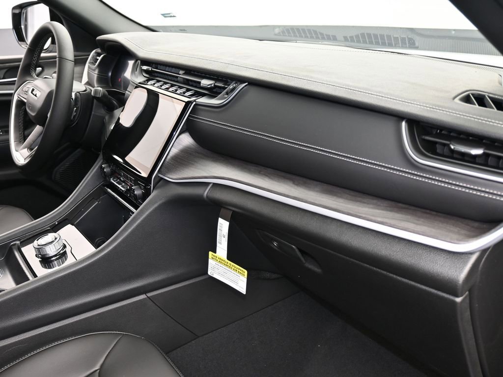 Used 2025 Jeep Grand Cherokee Limited image 44