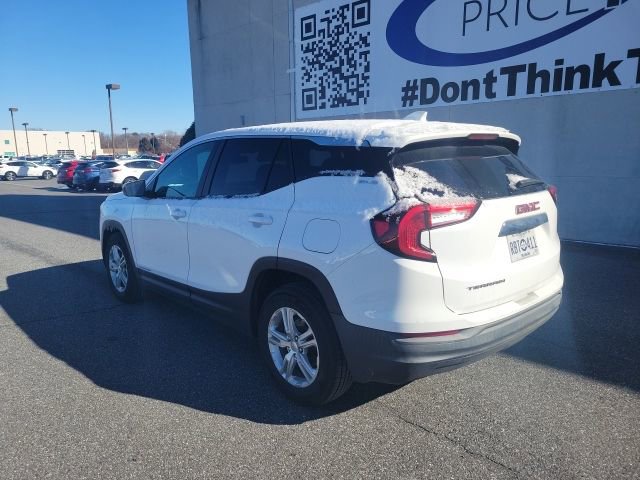 Used 2024 GMC Terrain SLE image 3