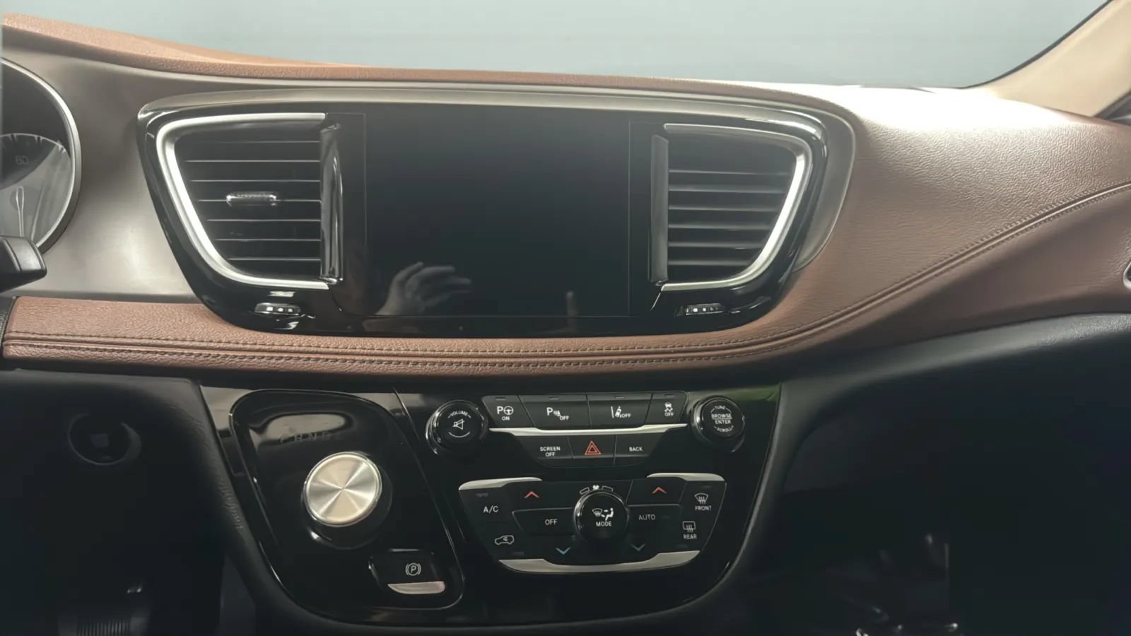 Used 2017 Chrysler Pacifica Limited FWD image 15