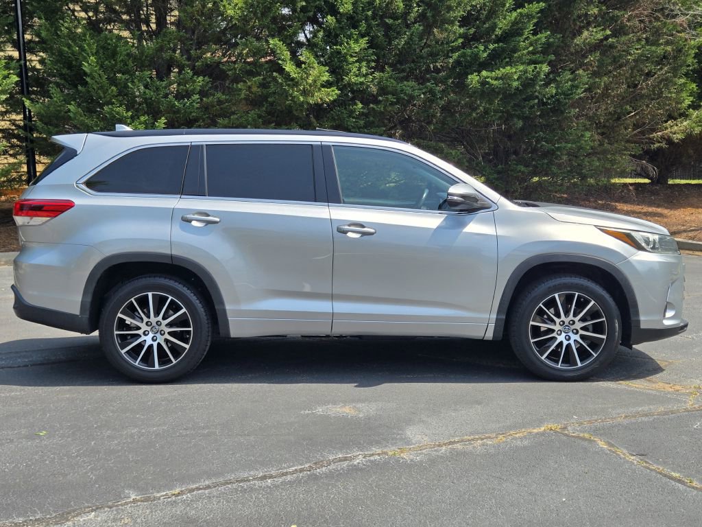 Used 2018 Toyota Highlander SE FWD image 4