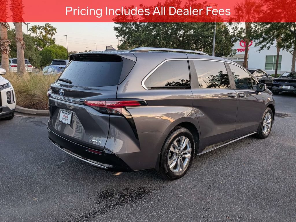 Used 2025 Toyota Sienna Limited FWD image 5