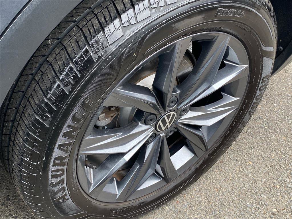 Certified 2022 Volkswagen Tiguan SE image 21
