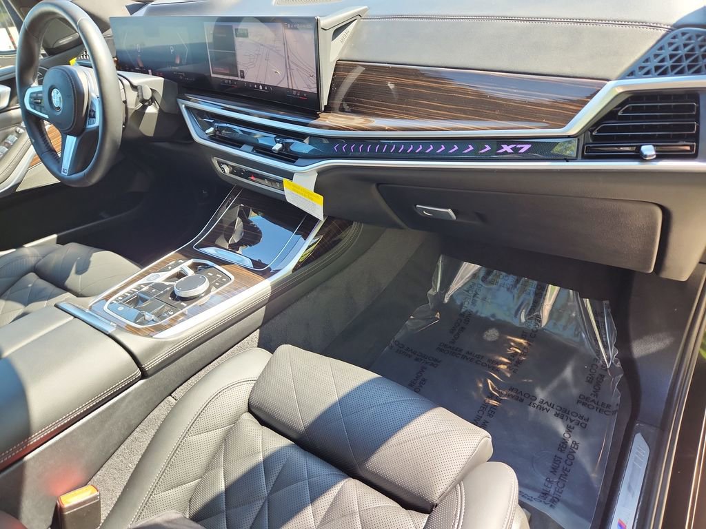 Used 2025 BMW X7 xDrive40i w/ M Sport Package AWD/4WD image 29