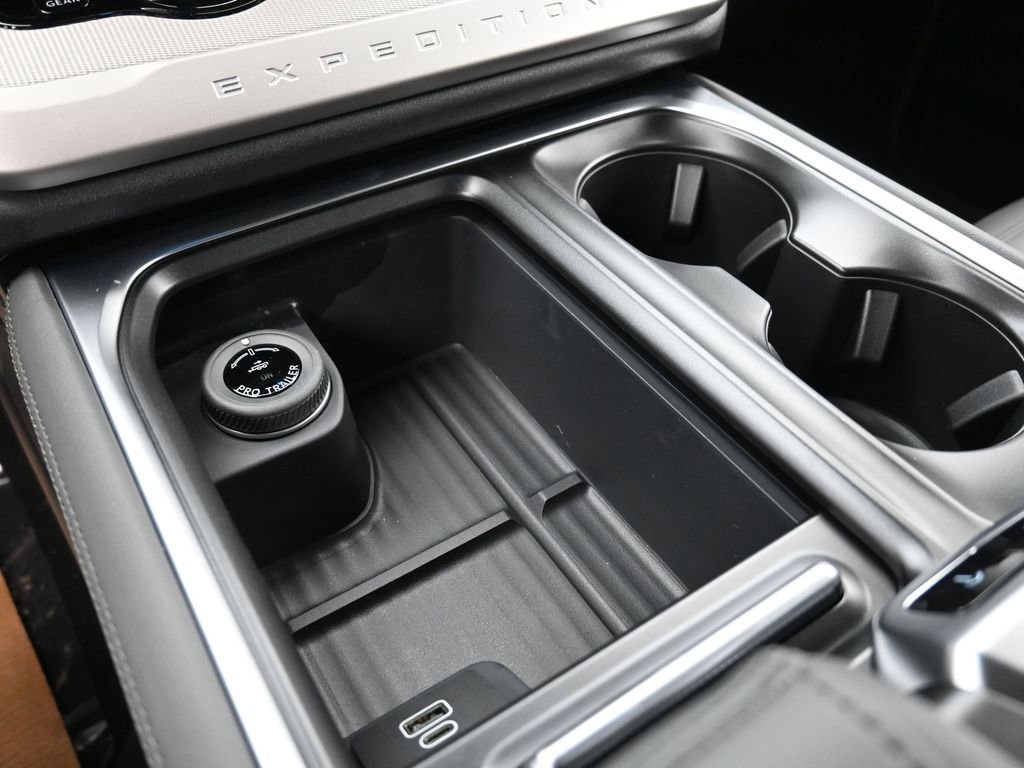 New 2026 Ford Expedition Active image 30