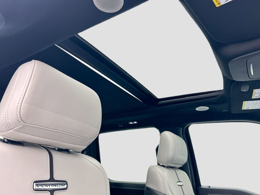 Used 2023 Ford F150 Lightning Platinum image 17