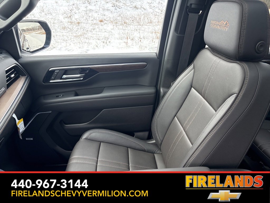 Used 2025 Chevrolet Suburban High Country image 16