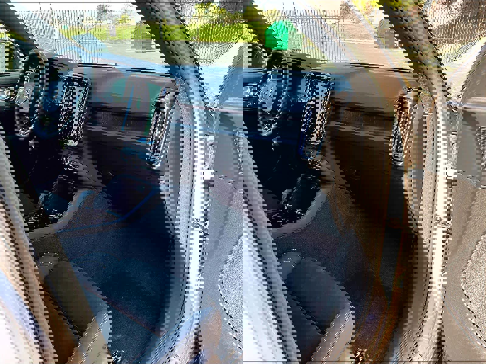 Used 2023 Volvo XC40 Recharge Plus w/ Protection Package Premier image 19