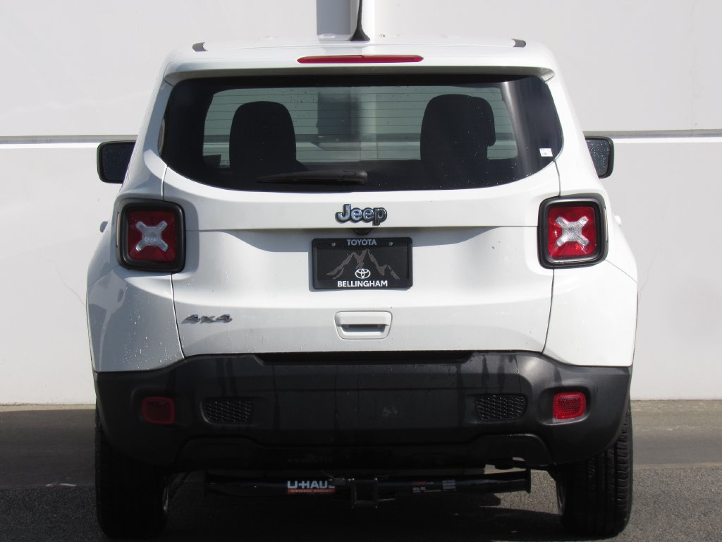Used 2023 Jeep Renegade Latitude AWD/4WD image 7