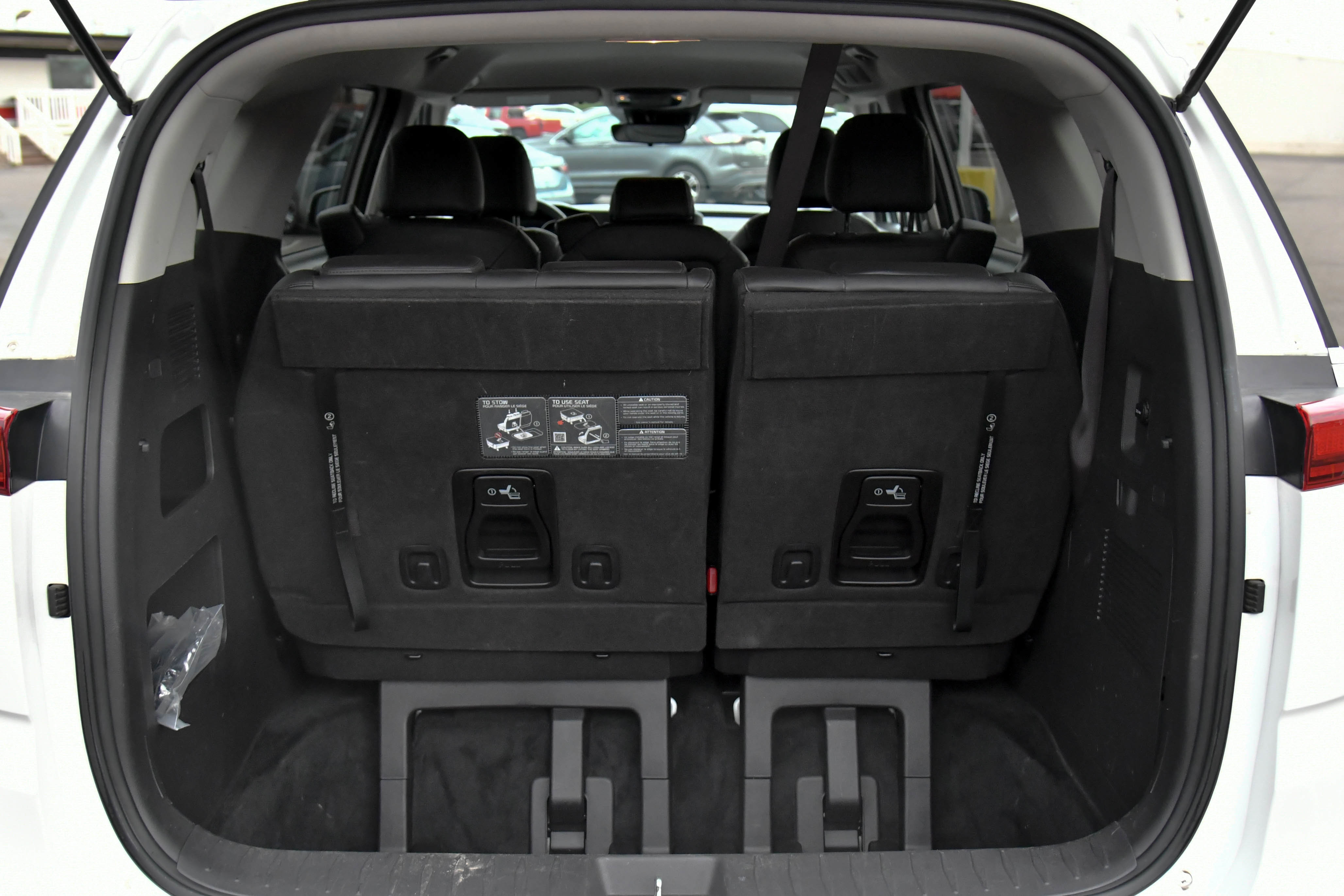 Used 2024 Kia Carnival LX image 42