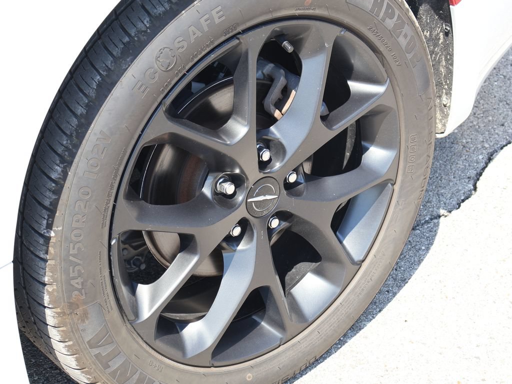Used 2025 Chrysler Pacifica Limited FWD image 41