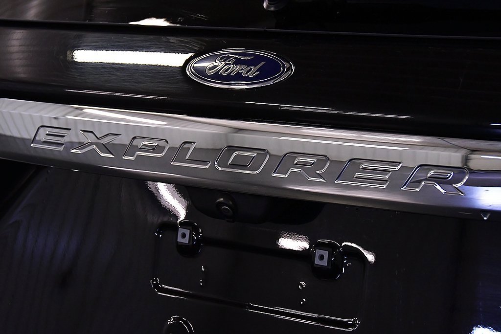 Used 2022 Ford Explorer XLT w/ Equipment Group 202A image 10