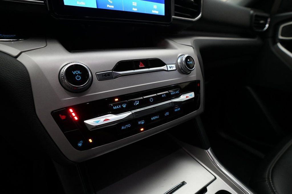 Used 2023 Ford Explorer XLT w/ Equipment Group 202A image 22