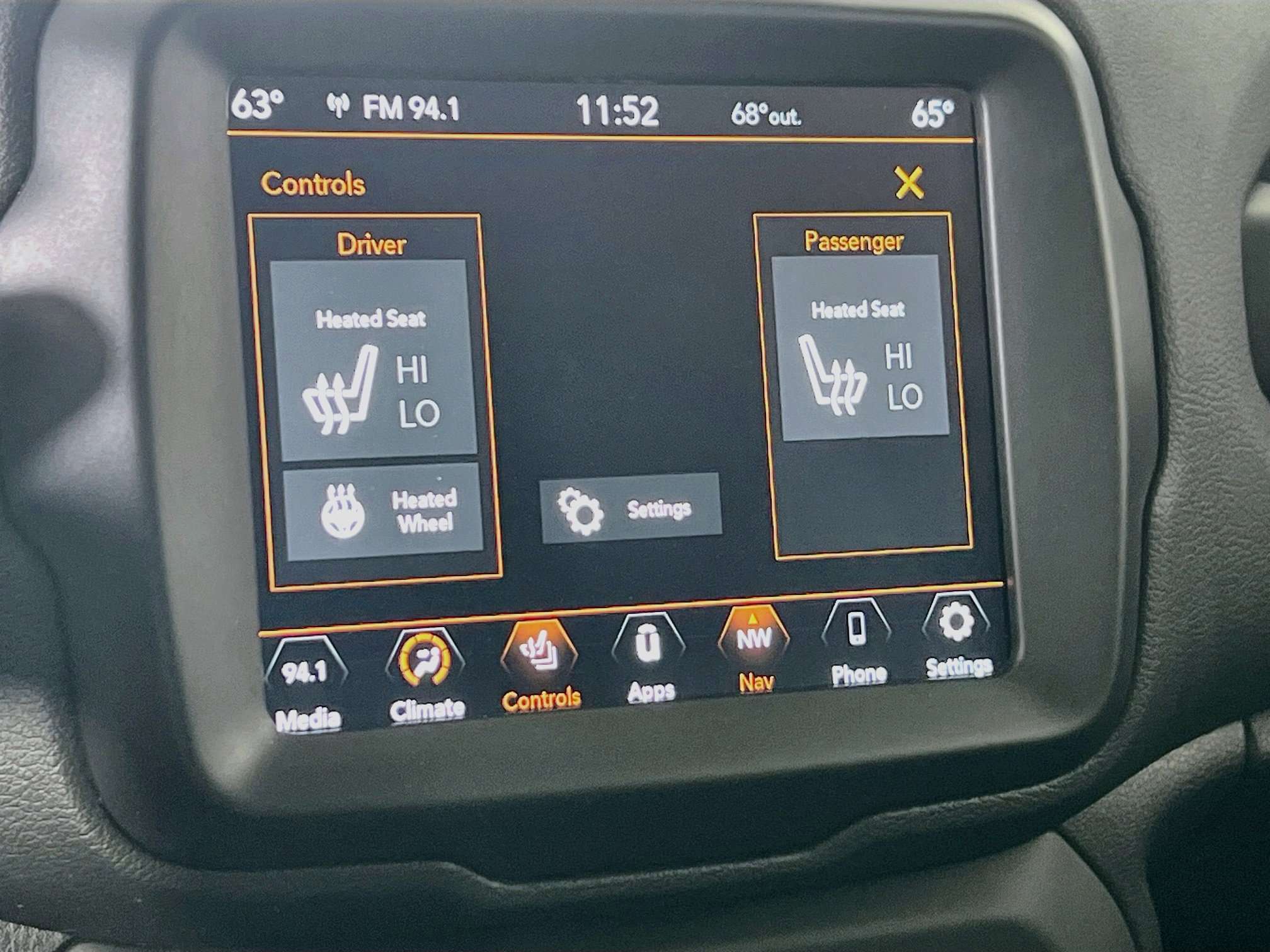 Used 2023 Jeep Renegade Altitude w/ Sun/Sound Group AWD/4WD image 20