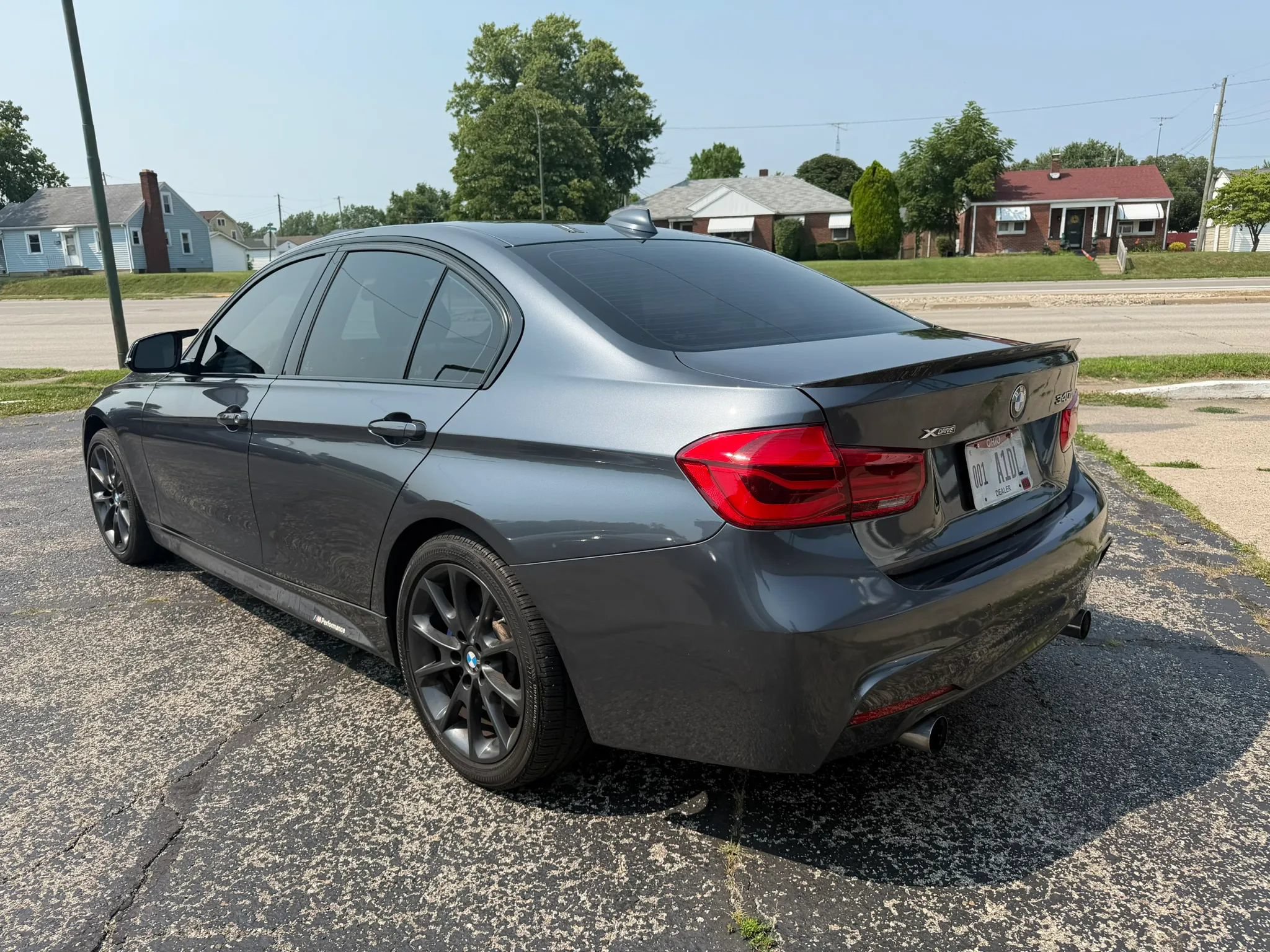 Used 2017 BMW 340i xDrive Sedan w/ Technology Package AWD/4WD image 6
