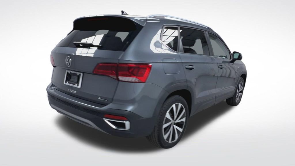 Used 2022 Volkswagen Taos SE w/ Panoramic Sunroof Package image 8