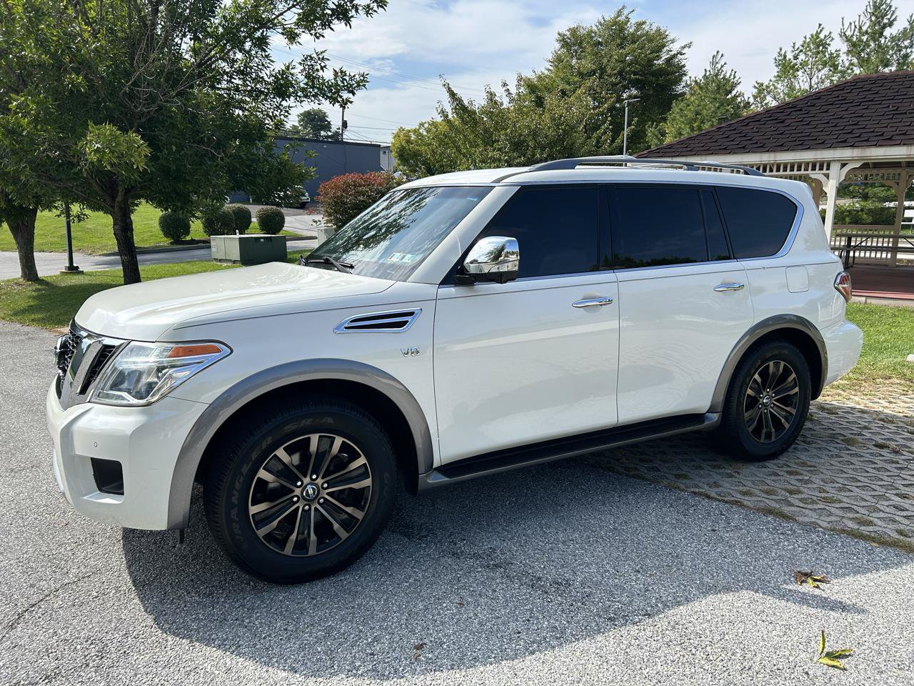 Used 2017 Nissan Armada Platinum w/ Interior Lighting Package AWD/4WD image 9
