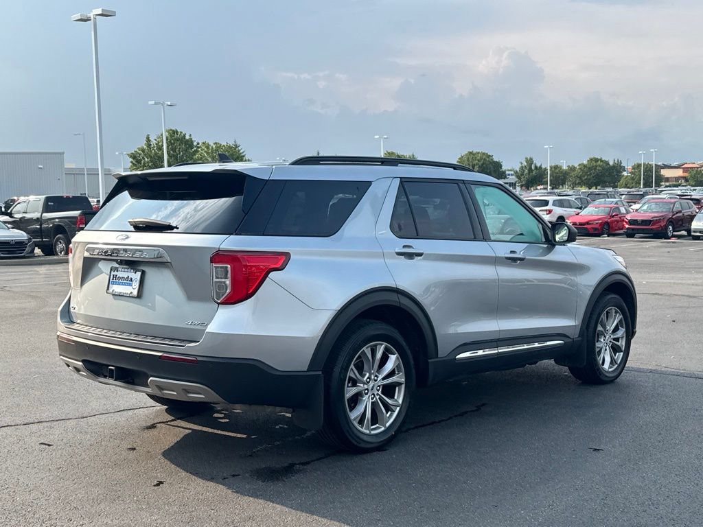 Used 2023 Ford Explorer XLT w/ Equipment Group 202A AWD/4WD image 7