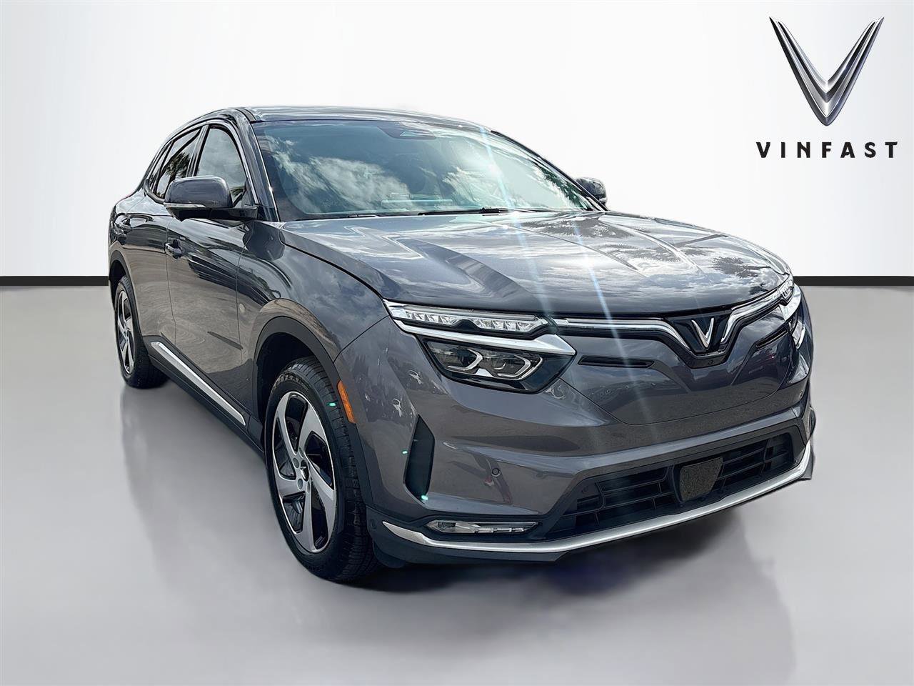 New 2025 VinFast VF 8 Eco