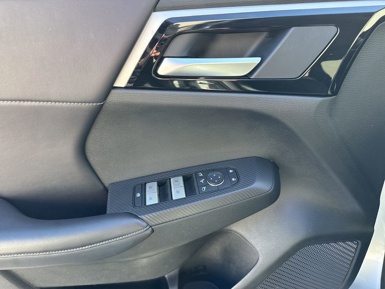 Used 2024 Mitsubishi Outlander SE Black Edition image 19