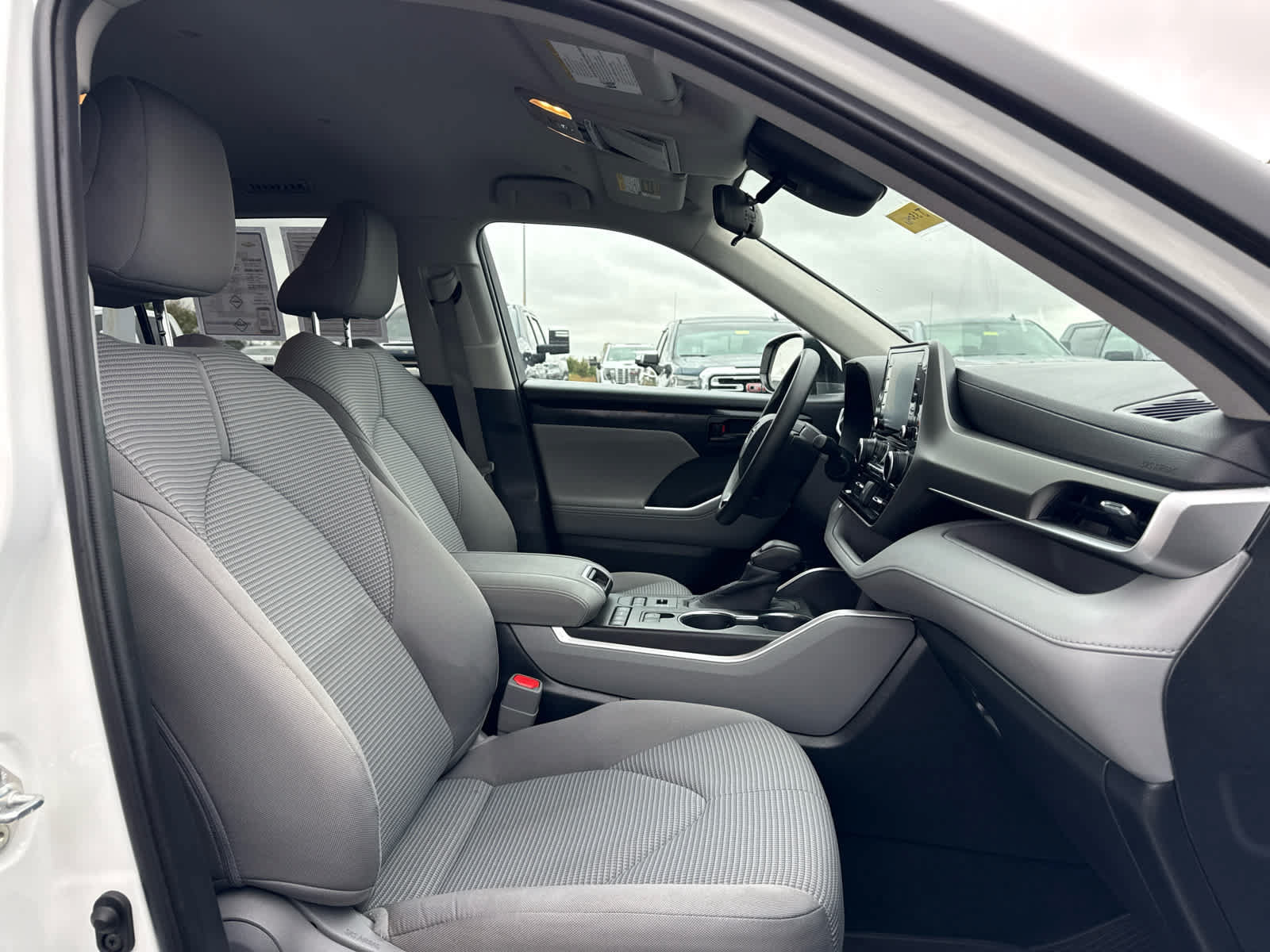 Used 2020 Toyota Highlander L AWD/4WD image 25