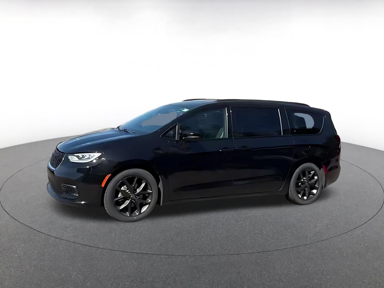Used 2025 Chrysler Pacifica Limited FWD image 7