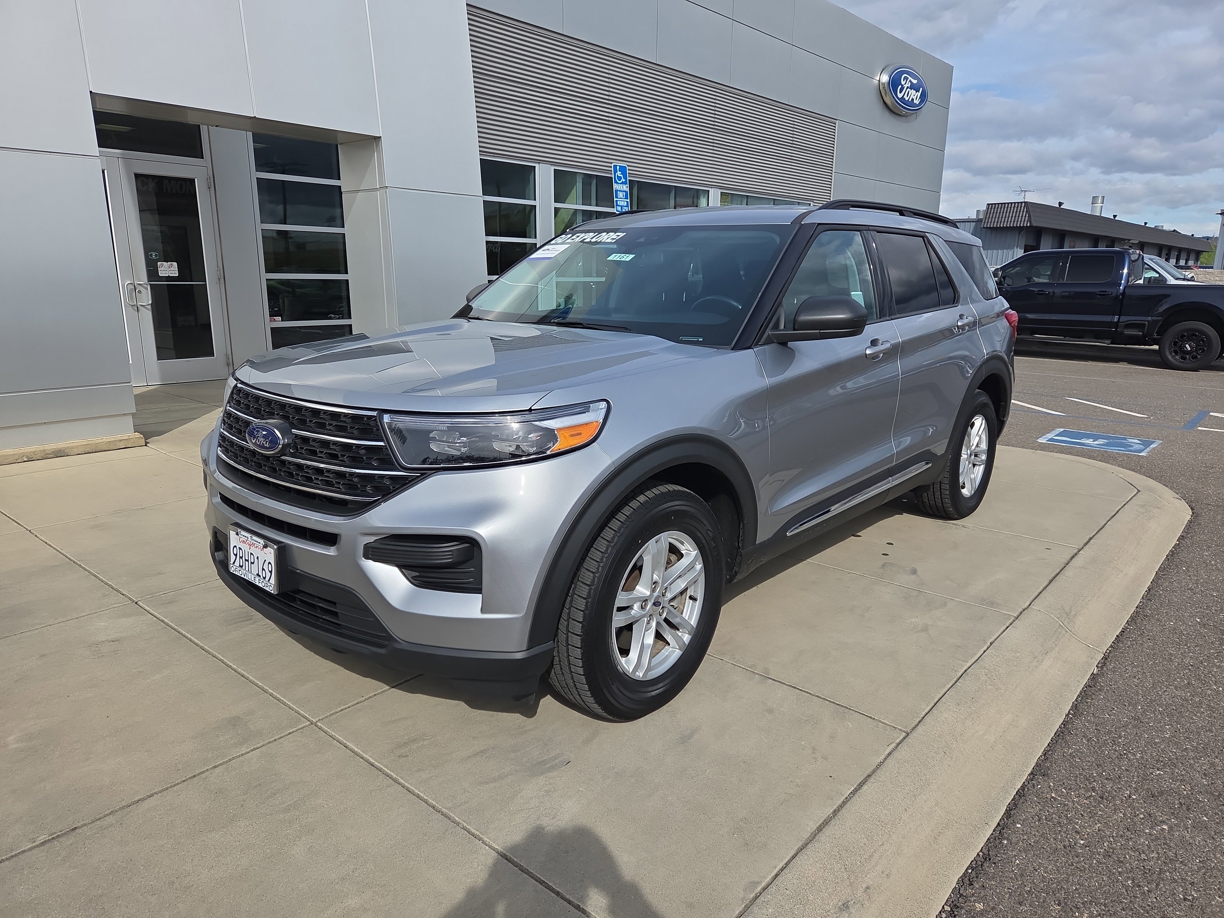 Used 2022 Ford Explorer XLT image 1