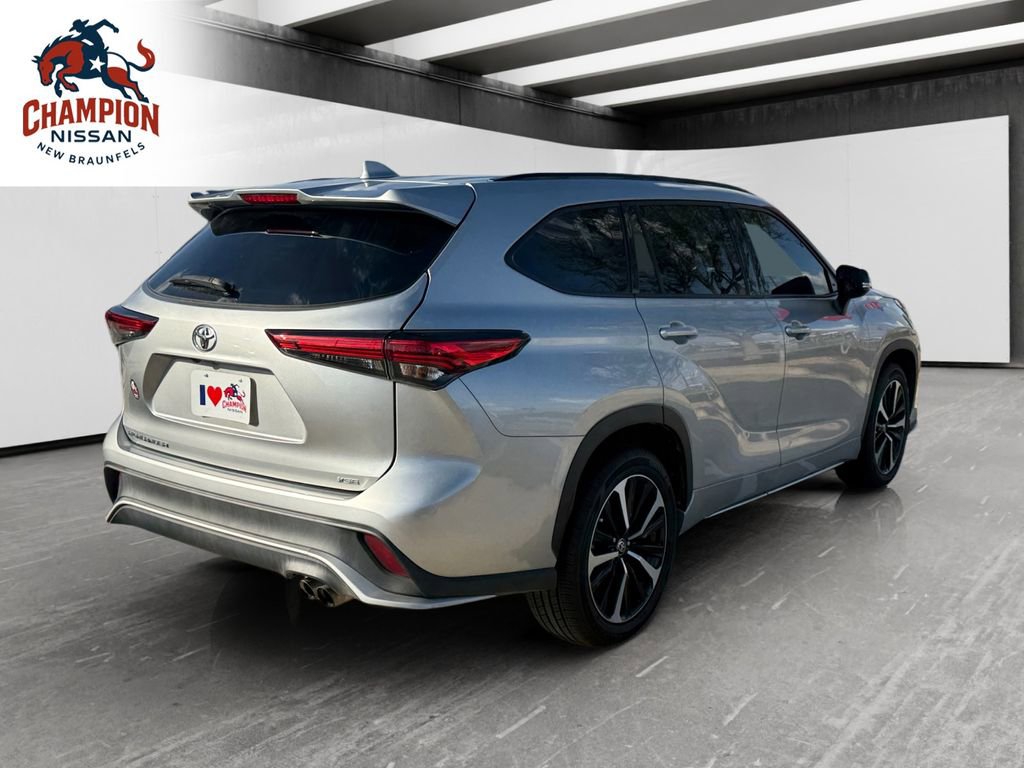 Used 2022 Toyota Highlander XSE FWD image 5