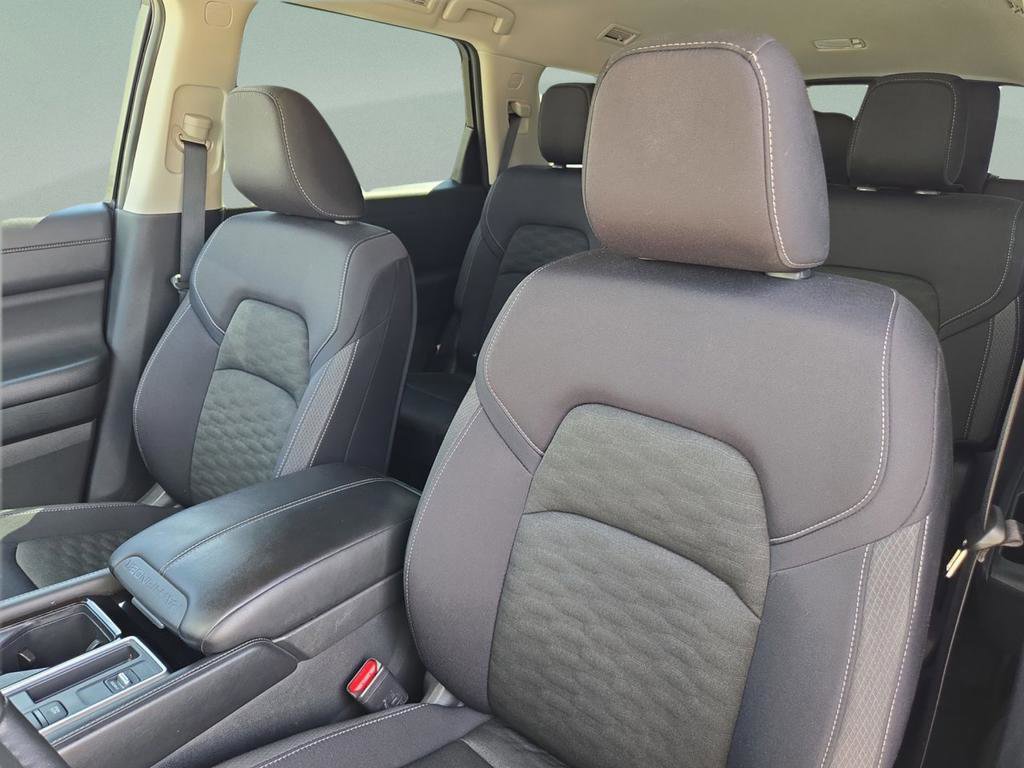 Used 2024 Nissan Pathfinder SV FWD image 32