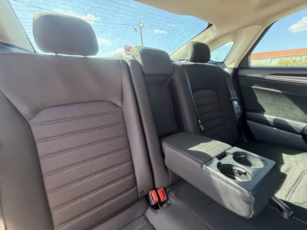 Used 2020 Ford Fusion SE FWD image 34