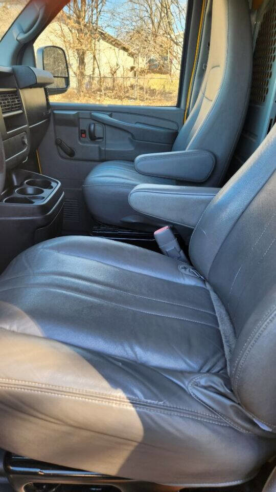 Used 2012 GMC Savana 2500 Extended RWD image 8