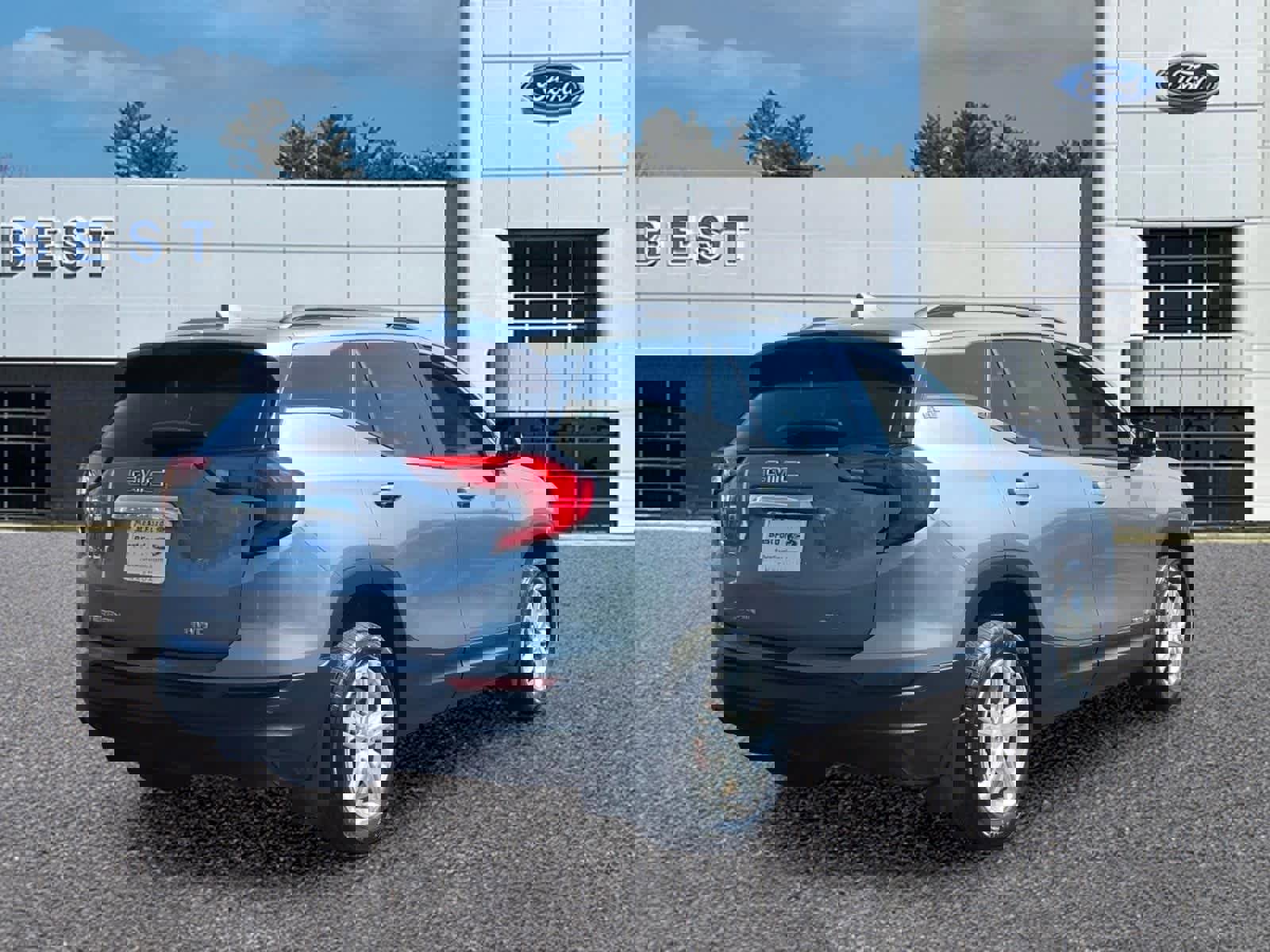 Used 2019 GMC Terrain SLE w/ Driver Convenience Package image 4