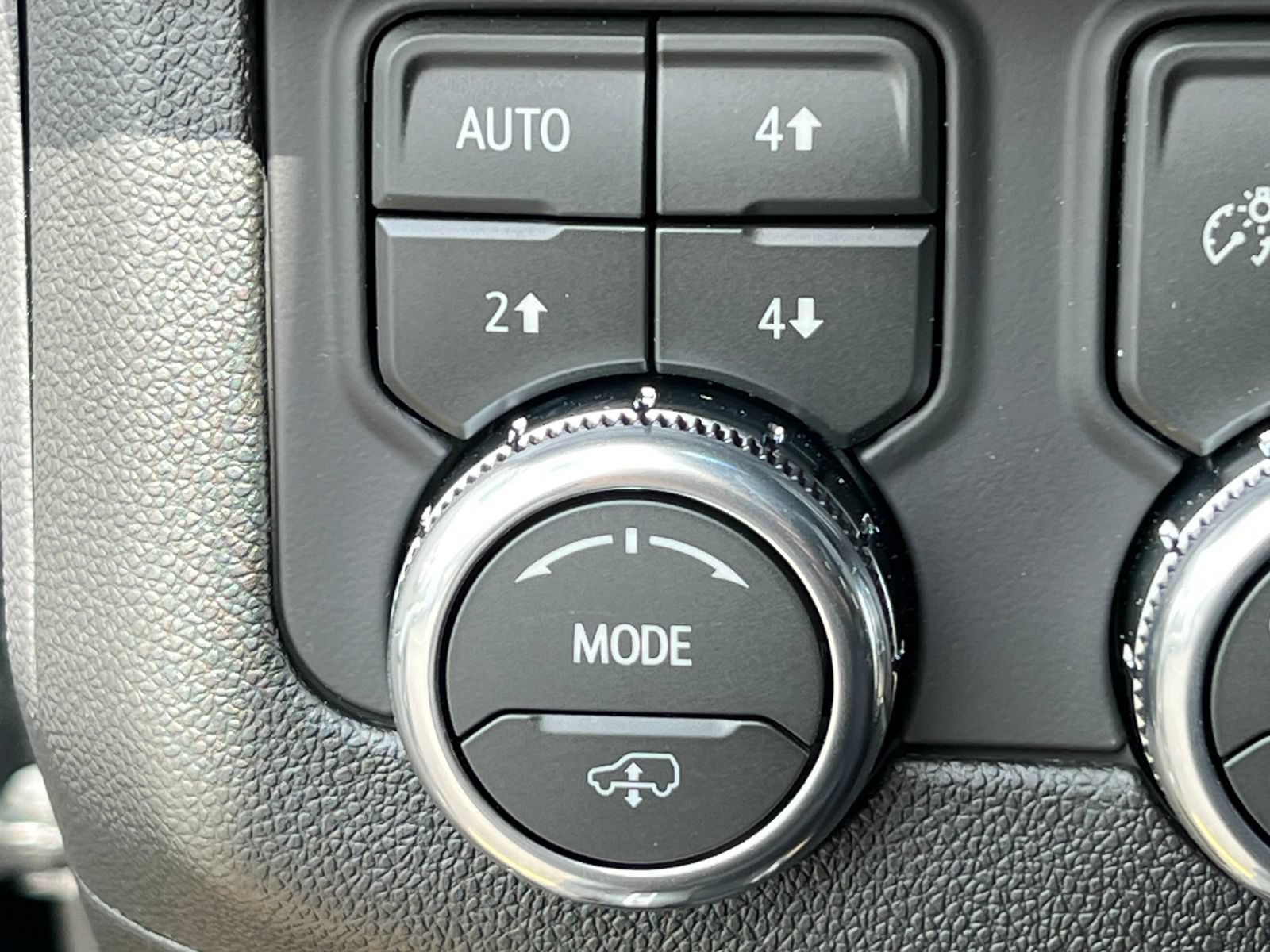 New 2026 GMC Yukon AT4 w/ AT4 Premium Plus Package AWD/4WD image 22