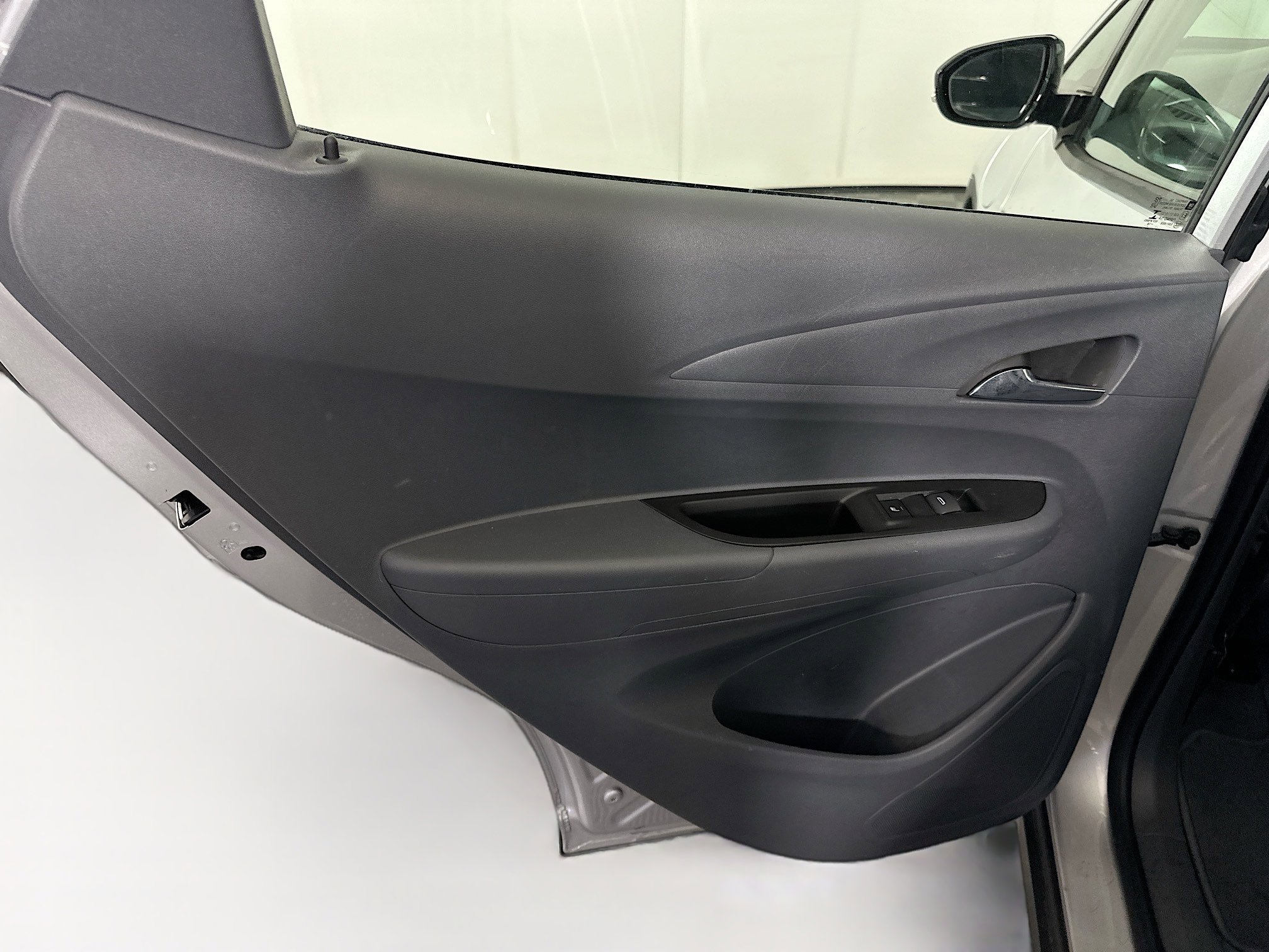 Used 2018 Chevrolet Bolt Premier w/ Driver Confidence II Package FWD image 25