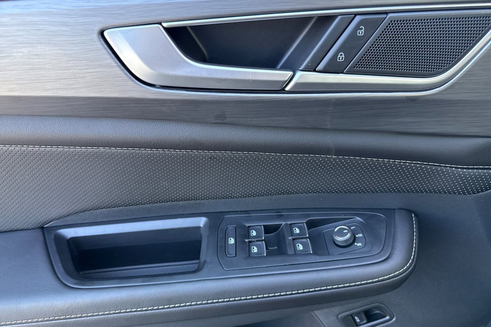 New 2026 Volkswagen Atlas Cross Sport SE AWD/4WD image 11