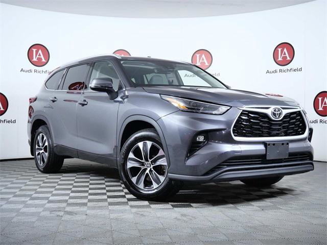 Used 2022 Toyota Highlander XLE