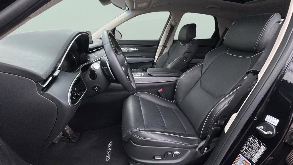 Used 2025 Genesis GV70 2.5T w/ Advanced Package AWD/4WD image 14