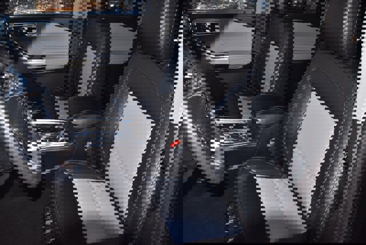 Used 2023 Ford Explorer XLT w/ Equipment Group 202A image 32