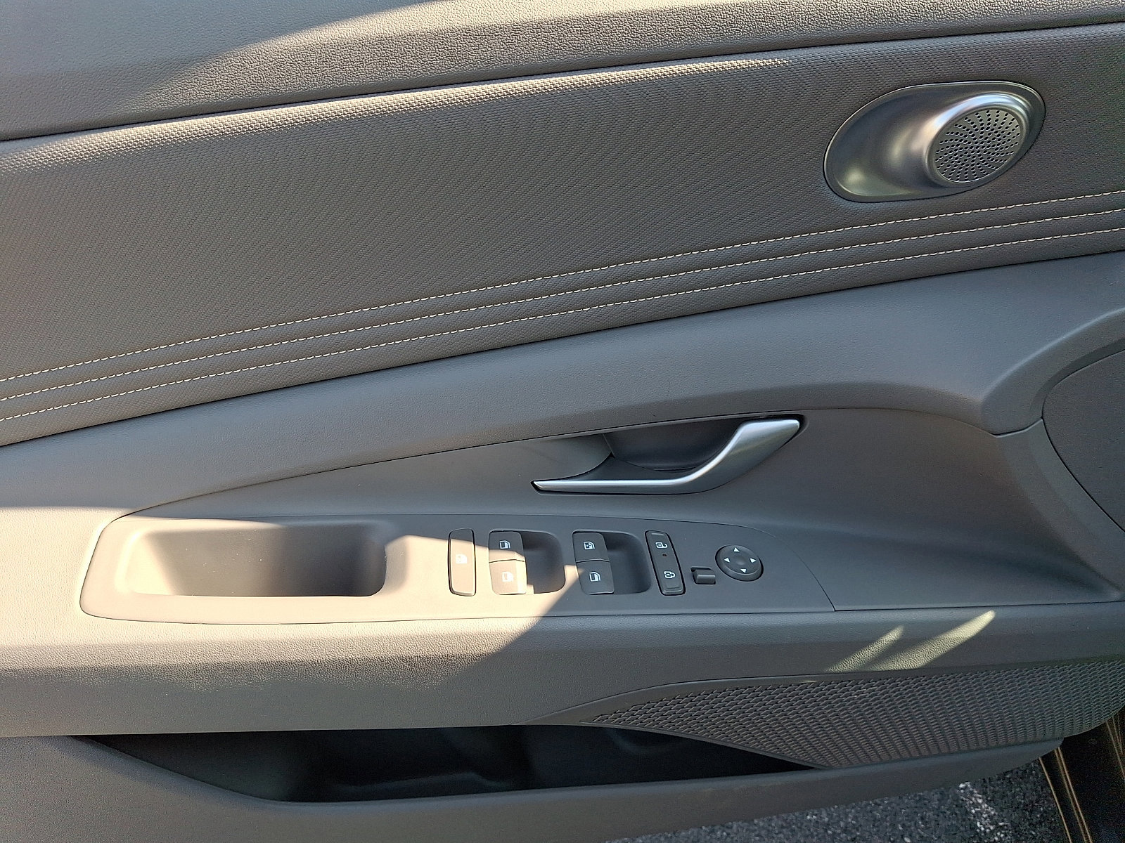 Certified 2025 Hyundai Elantra Sport FWD image 12