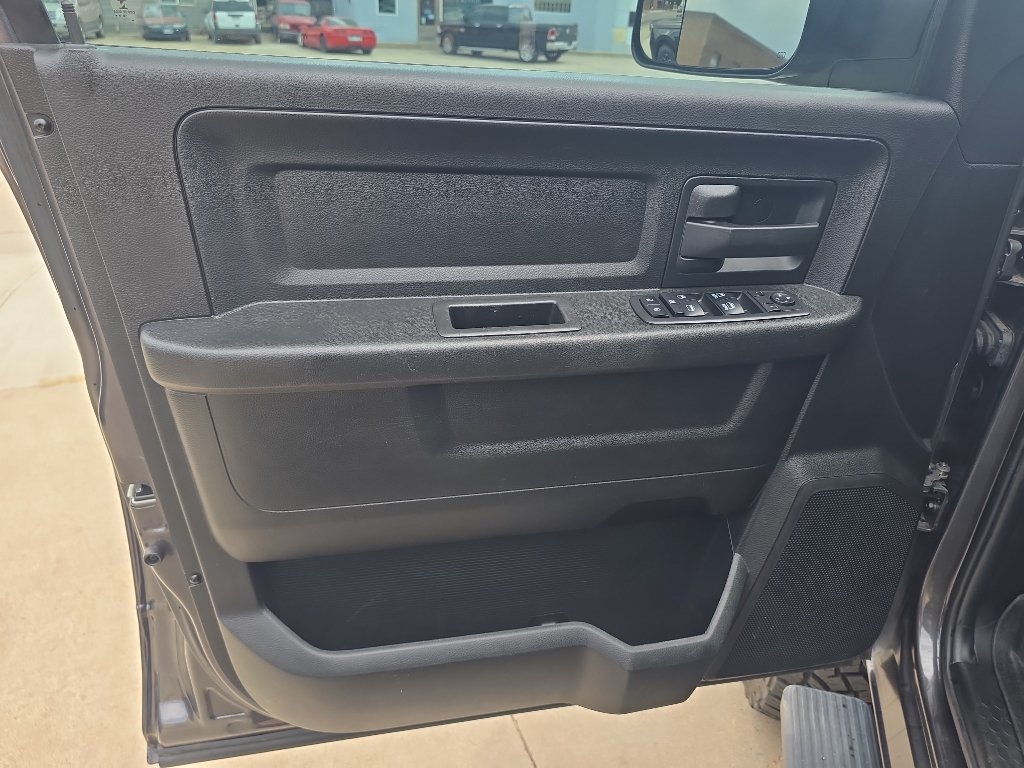 Used 2018 RAM 2500 Tradesman w/ Chrome Appearance Group AWD/4WD image 11