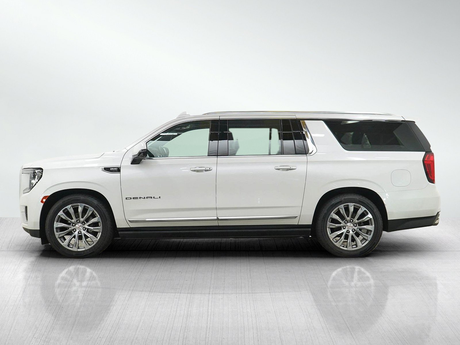 Used 2021 GMC Yukon XL Denali w/ Denali Ultimate Package AWD/4WD image 2