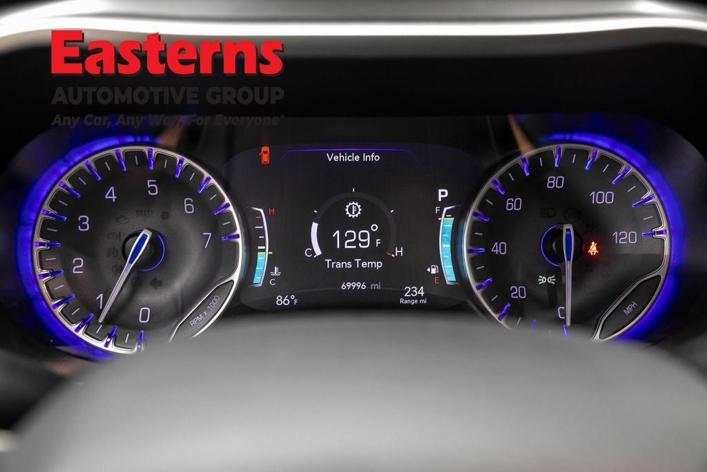 Used 2023 Chrysler Pacifica Touring-L FWD image 18