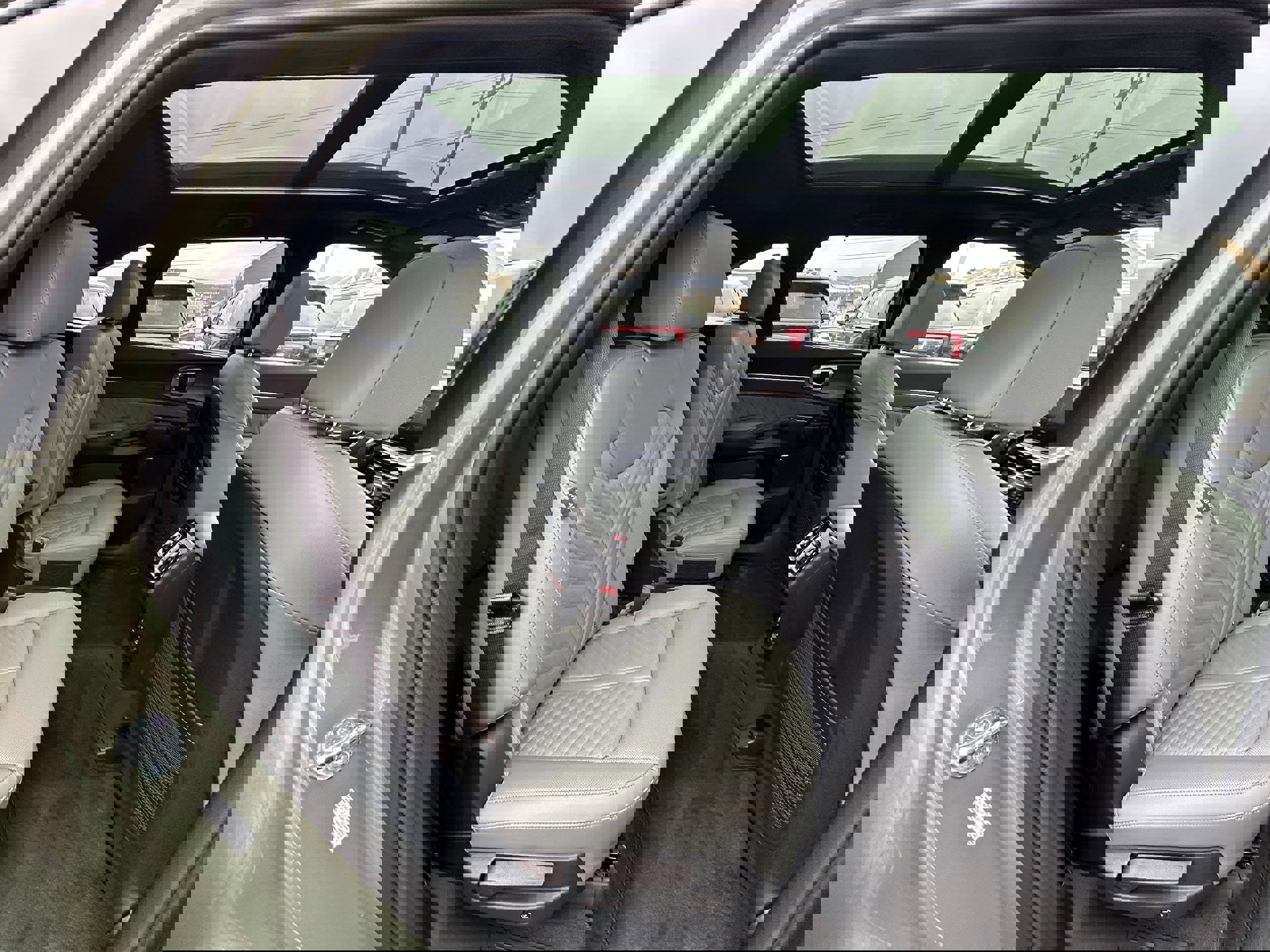 Used 2025 Kia Sorento SX Prestige w/ Sage Leather Package image 17