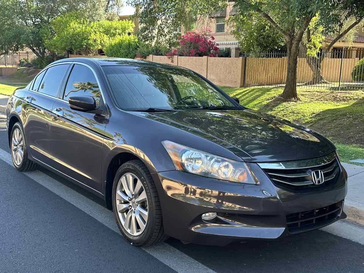 Used 2011 Honda Accord EX-L image 2