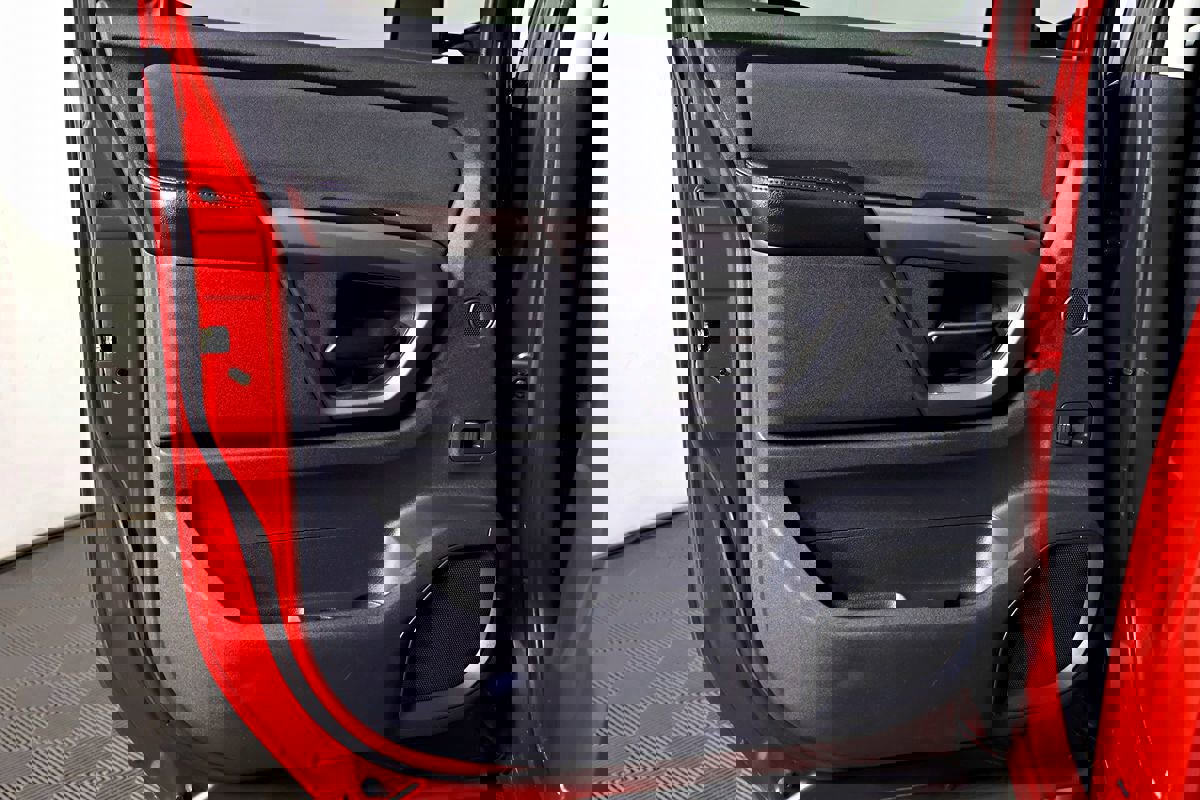 Used 2015 Nissan Titan SV image 25