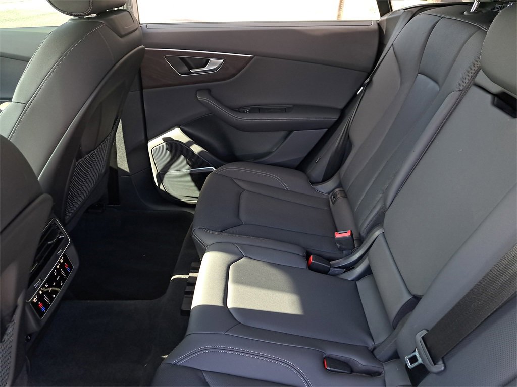 Certified 2023 Audi Q8 Prestige image 27