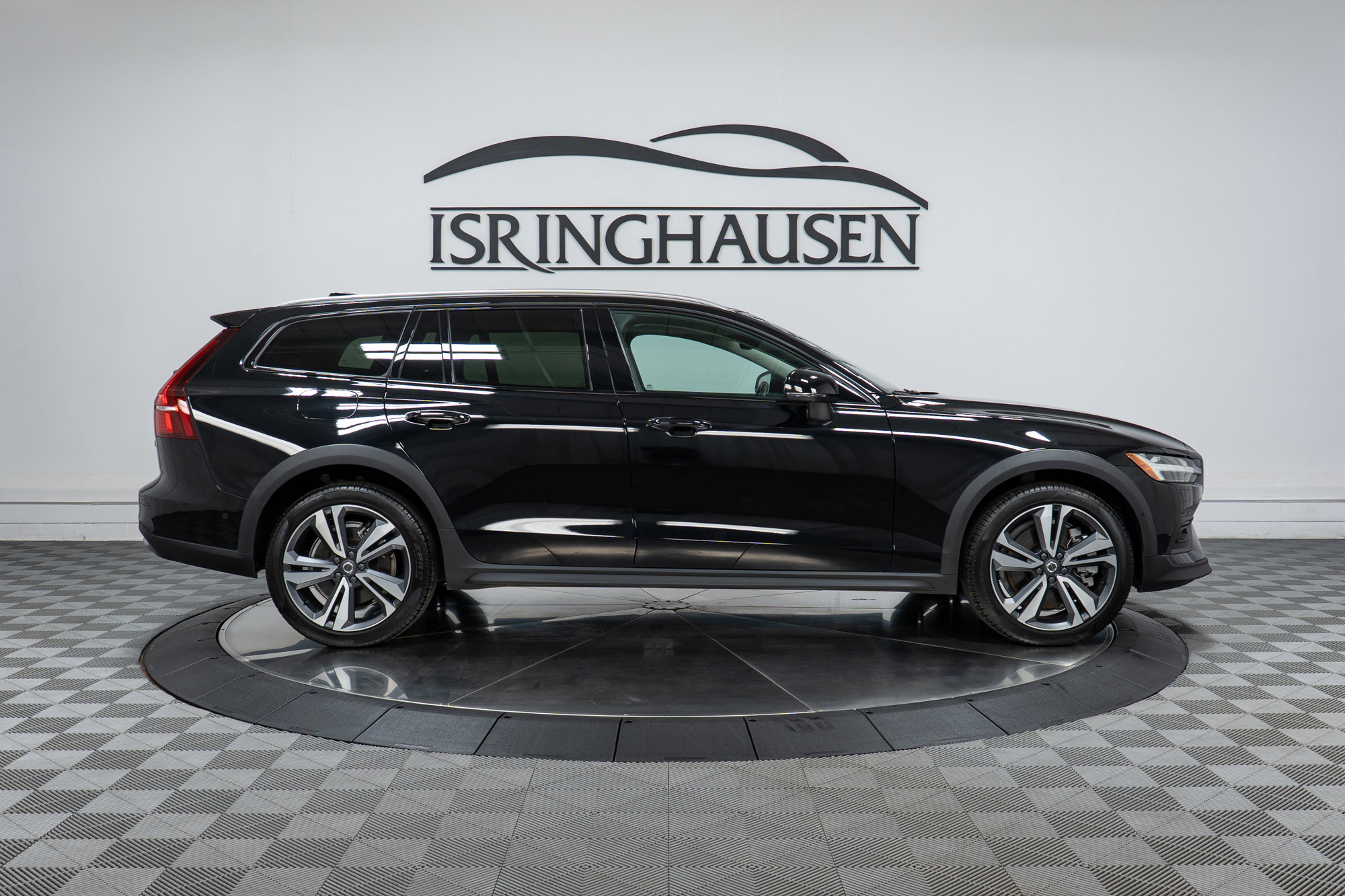 Used 2024 Volvo V60 B5 Cross Country Plus image 4