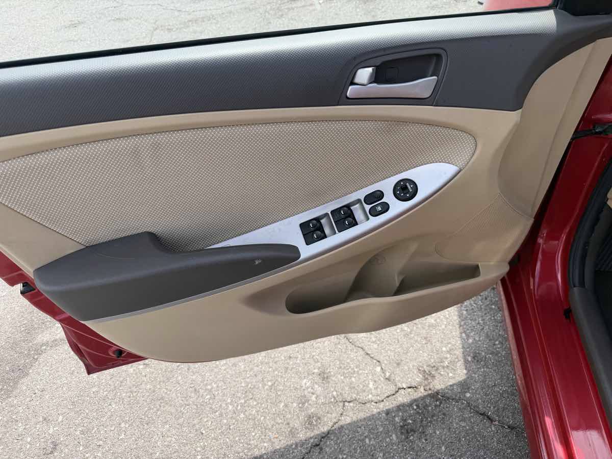 Used 2014 Hyundai Accent GLS FWD image 8